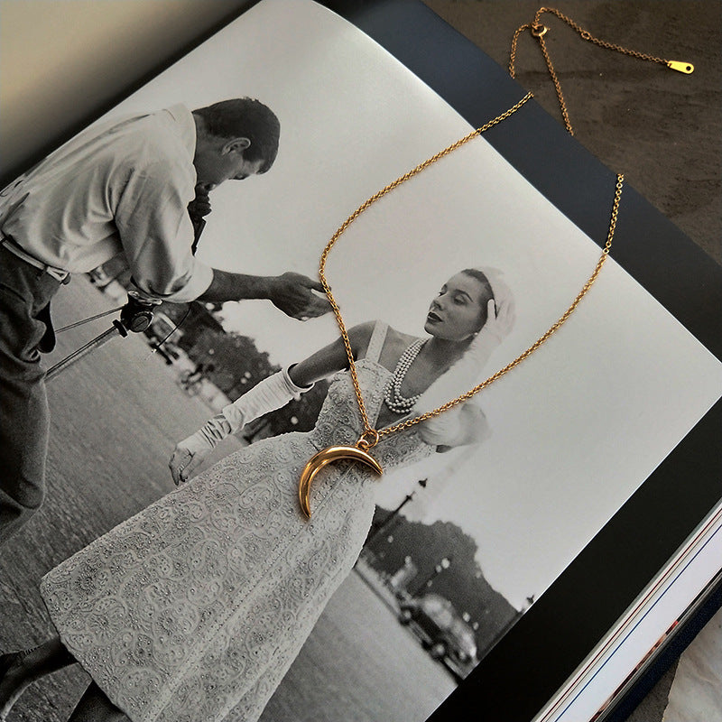 THE MOON NECKLACE